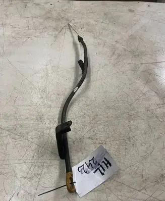 Toyota Hilux (AN10, AN20, AN30) Oil level dip stick 