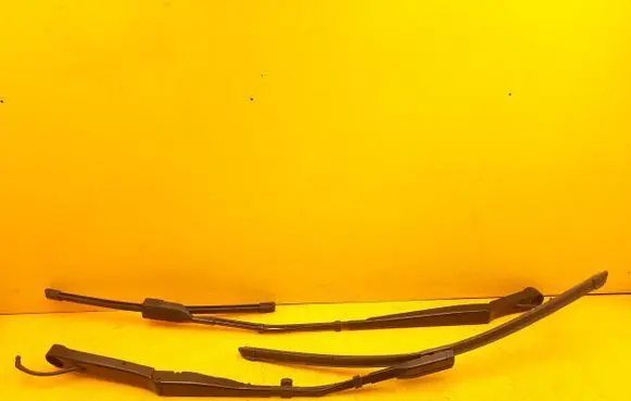 Opel Astra L Windshield/front glass wiper blade 983097688 9830981980