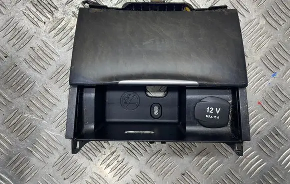 Mercedes-Benz CLS C218 X218 Ashtray (front) A2186800750 00009051 81935001