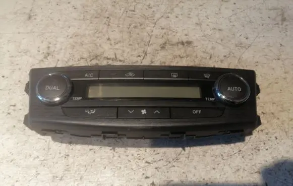 Toyota Avensis T270 Climate control unit