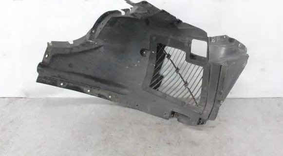 Front wheel arch liner splash guards