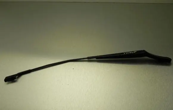 Rear wiper blade arm