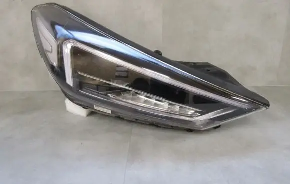 Hyundai Tucson TL Headlight/headlamp