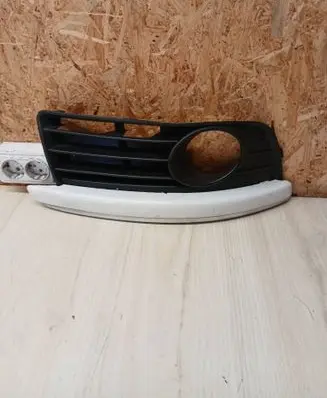 Volkswagen Jetta V Front fog light trim/grill 1K0853666H