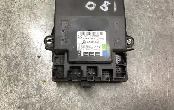 Mercedes-Benz A W169 Door control unit/module A1698207326 05072342