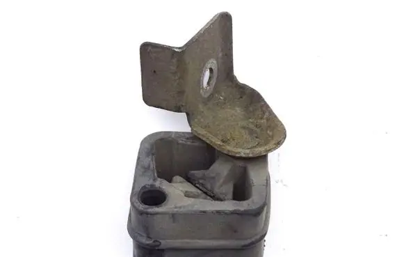 BMW 6 E63 E64 Muffler mount bracket/holder 7508087