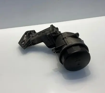 Mercedes-Benz R W251 Oil filter mounting bracket A6421800010 6421800010