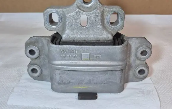 Engine mount bracket