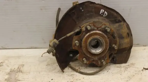 Mitsubishi Pajero Front wheel hub spindle knuckle