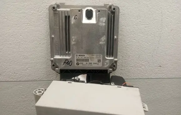 BMW 5 F10 F11 Engine control unit/module 8586540 0281031950 030415765
