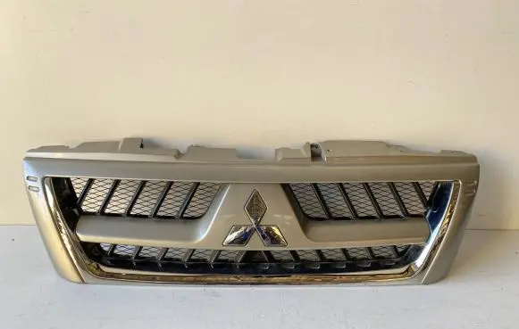 Mitsubishi Pajero Quarter panel pressure vent MN117713