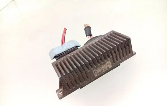 Opel Movano B Glow plug pre-heat relay 8200558438A