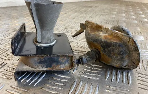 KIA Sorento Spare wheel mounting bracket 