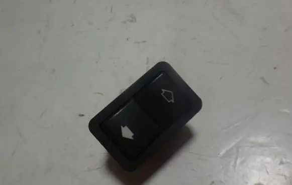 BMW 5 E39 Electric window control switch 8368974