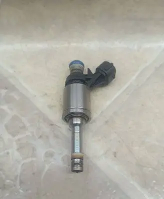 Nissan Juke I F15 Fuel injector 166001KC0A