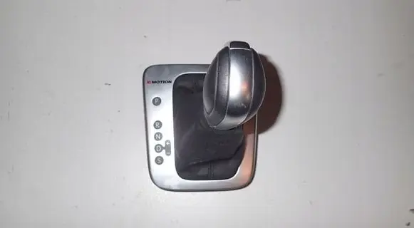 Volkswagen Tiguan Gear shifter/selector 5N1713203AK