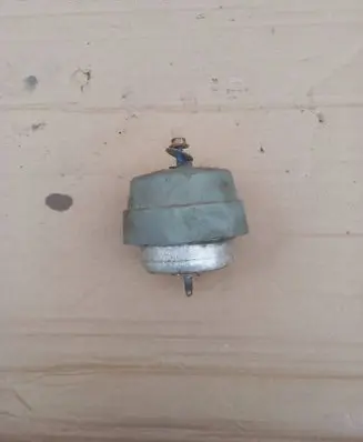 Engine mount bracket