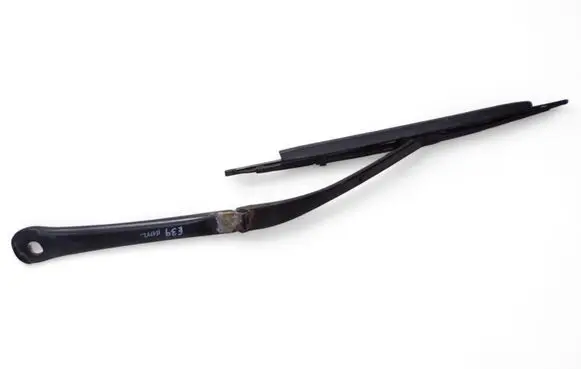 BMW 5 E39 Front wiper blade arm 8209879 61618209879