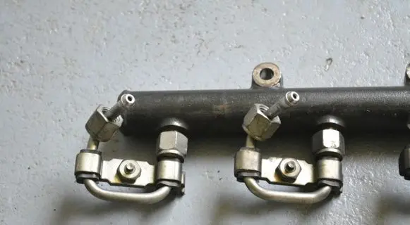 Jaguar XF X250 Fuel main line pipe 5WS40129