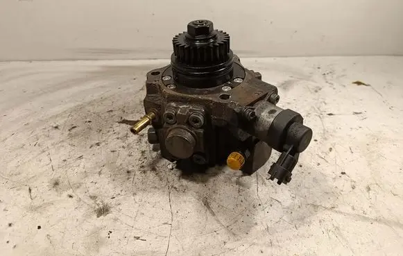 Nissan Qashqai Fuel injection high pressure pump 0445010250