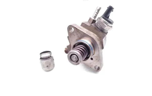 Skoda Fabia Mk3 (NJ) Fuel injection high pressure pump 04E127026AT