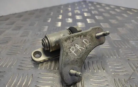 Mercedes-Benz C W204 Front door upper hinge A047058