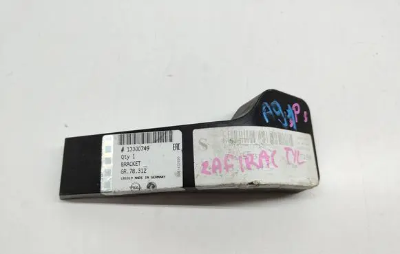 Opel Zafira C Rear bumper mounting bracket 13300749