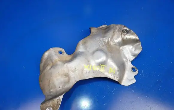 Volvo XC60 Heat shield in engine bay 31493449 R14MA