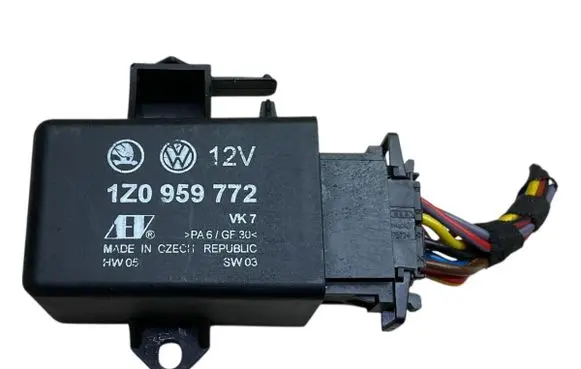 Volkswagen PASSAT B6 Seat heating relay 1Z0959772