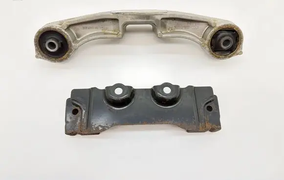 Subaru Outback (BT) Rear differential/diff mount bracket 