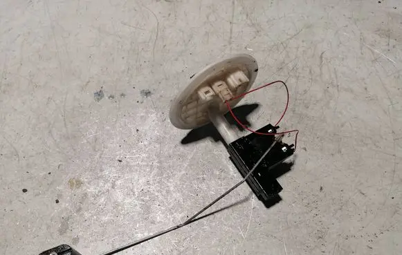 Volvo XC90 Fuel level sensor 