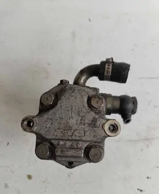 Volkswagen PASSAT B5 Power steering pump 800145177Q