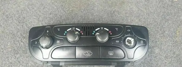 Mercedes-Benz C W203 Climate control unit 2038300185
