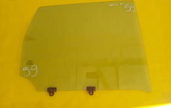 Nissan Note (E11) Rear door window glass