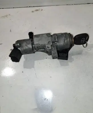 Toyota Avensis T250 Ignition lock N0501517