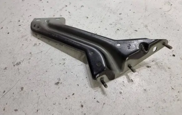 Fender mounting bracket