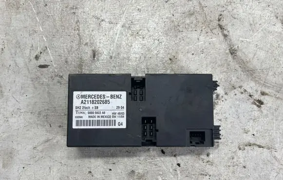 Mercedes-Benz E W211 Seat control module A2118202685 00005822A8