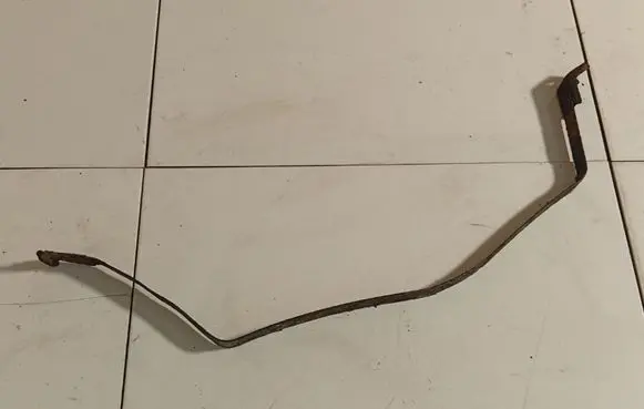Hyundai Santa Fe Fuel tank mounting bracket 