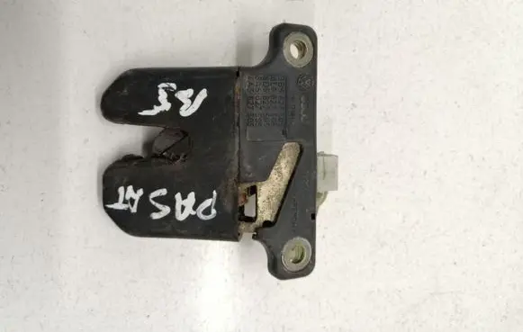 Volkswagen PASSAT B5 Tailgate/trunk/boot lock/catch/latch 3B5827505