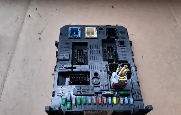 Nissan Pathfinder R51 Fuse box set 281201906C