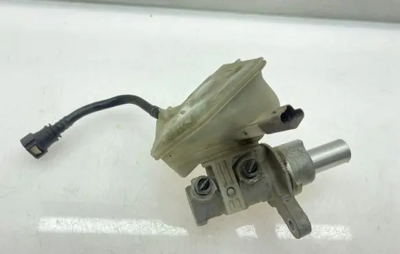 Master brake cylinder