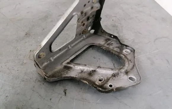 Audi A6 S6 C6 4F Fender mounting bracket 4F0821136A