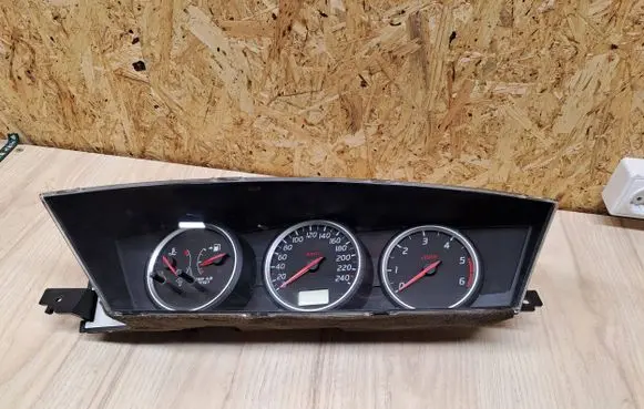 Nissan Primera Speedometer (instrument cluster) AV619