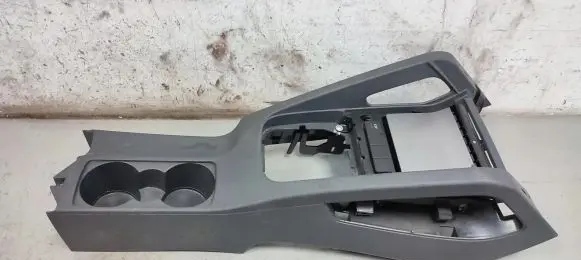Volkswagen Golf V Center console 1K0863243A