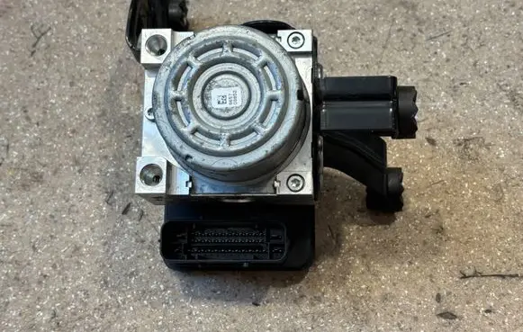 BMW 4 F32 F33 ABS Pump 6875814 6875813