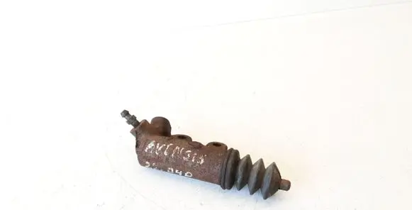 Toyota Avensis T250 Clutch slave cylinder 