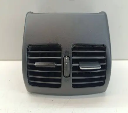 Mercedes-Benz C W204 Rear air vent grill A2048300354