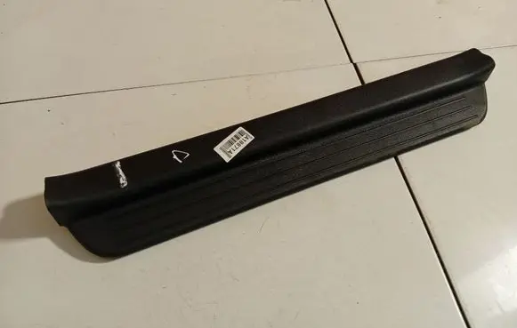 Front sill trim cover