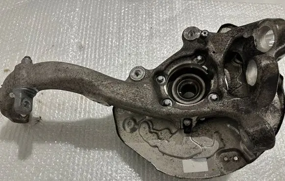 Mercedes-Benz E AMG W213 Front wheel hub A2133325200