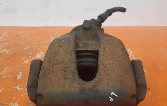 Ford Focus C-MAX Front brake caliper 738